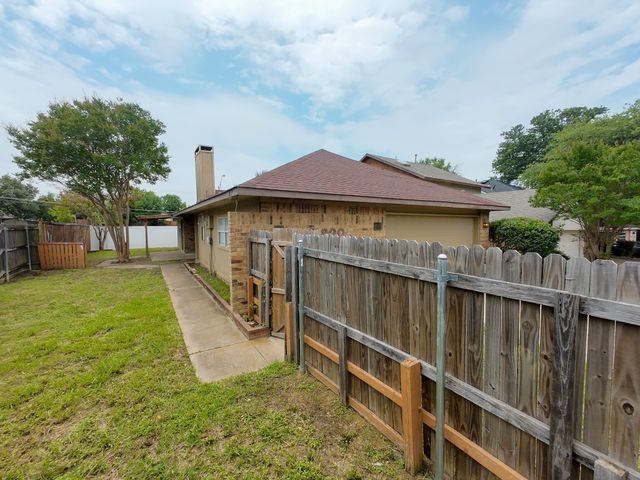 820 Via Madonna, Mesquite, TX 75150