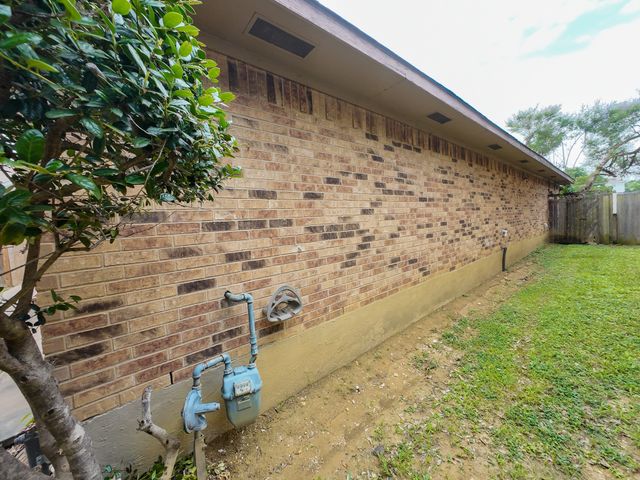 820 Via Madonna, Mesquite, TX 75150