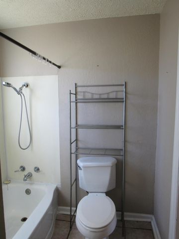 636 W Washington Street, Marshfield, MO 65706