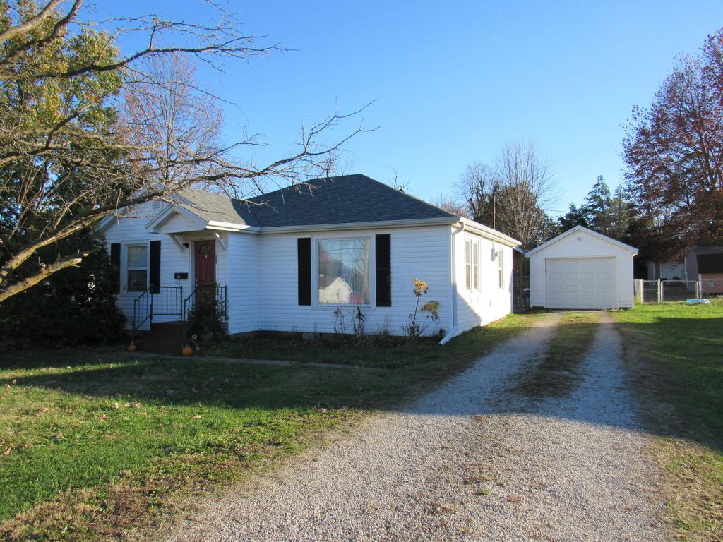 636 W Washington Street, Marshfield, MO 65706