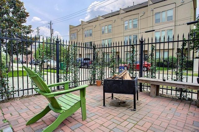 2214 Radcliffe Street, Houston, TX 77007