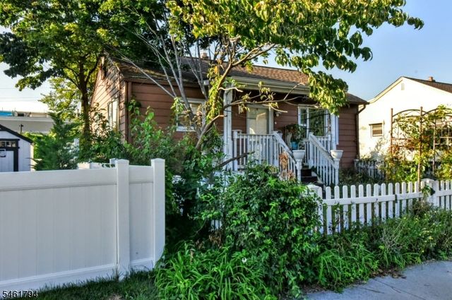 6 Roosevelt Ave, Totowa Boro, NJ 07512