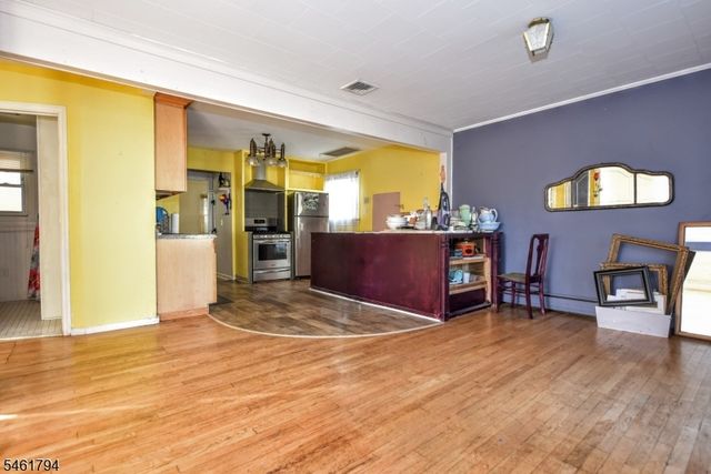 6 Roosevelt Ave, Totowa Boro, NJ 07512