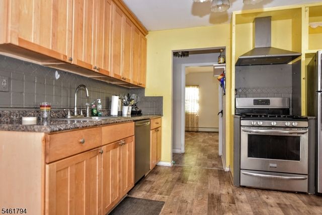 6 Roosevelt Ave, Totowa Boro, NJ 07512