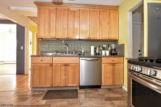 6 Roosevelt Ave, Totowa Boro, NJ 07512