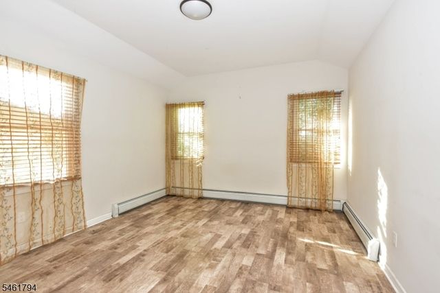 6 Roosevelt Ave, Totowa Boro, NJ 07512