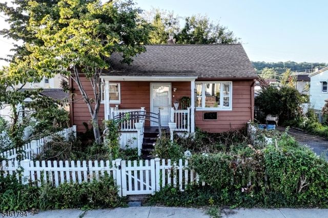 6 Roosevelt Ave, Totowa Boro, NJ 07512