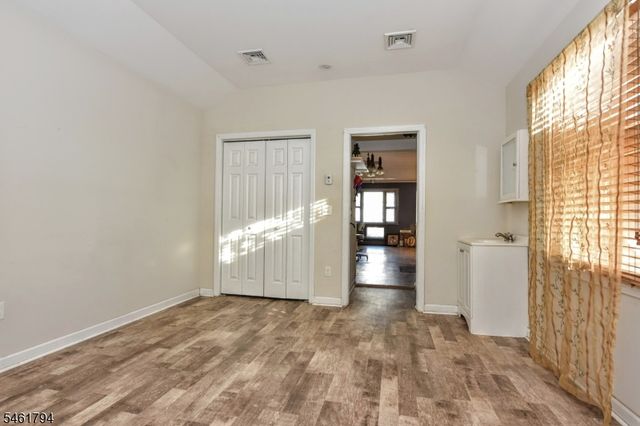 6 Roosevelt Ave, Totowa Boro, NJ 07512