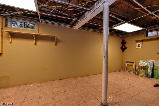 6 Roosevelt Ave, Totowa Boro, NJ 07512