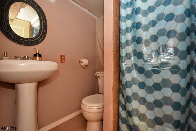 6 Roosevelt Ave, Totowa Boro, NJ 07512