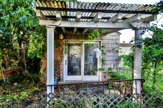 6 Roosevelt Ave, Totowa Boro, NJ 07512