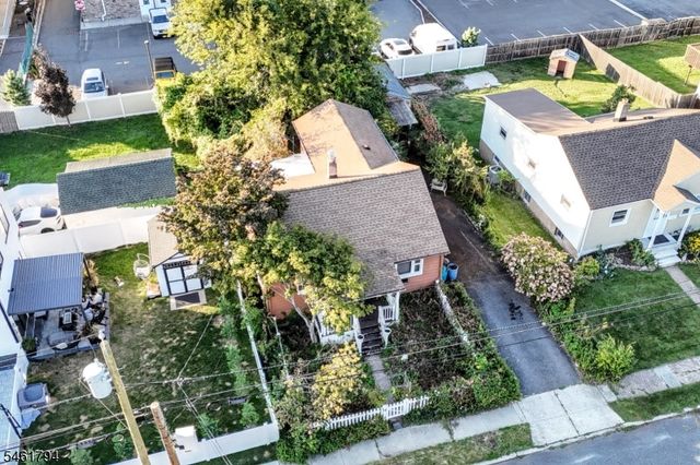 6 Roosevelt Ave, Totowa Boro, NJ 07512