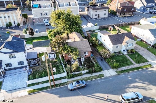 6 Roosevelt Ave, Totowa Boro, NJ 07512