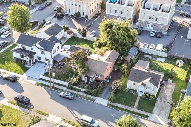 6 Roosevelt Ave, Totowa Boro, NJ 07512