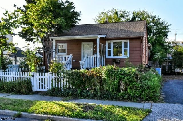 6 Roosevelt Ave, Totowa Boro, NJ 07512