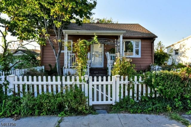 6 Roosevelt Ave, Totowa Boro, NJ 07512