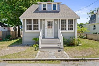 14 L St, Hull, MA 02045