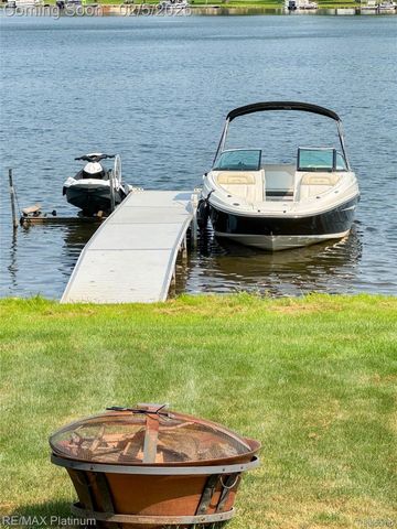 5612 Bullard Road, Hartland Township, MI 48430