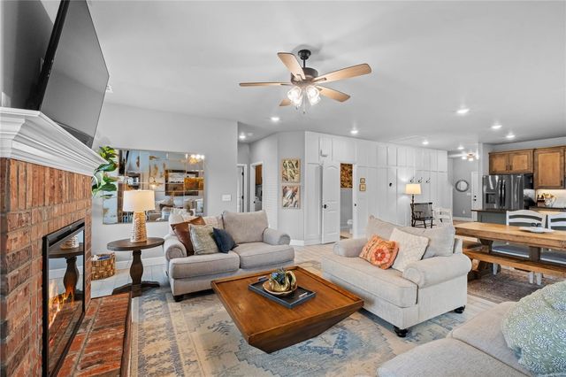 2131 Periwinkle Place, Centerton, AR 72719