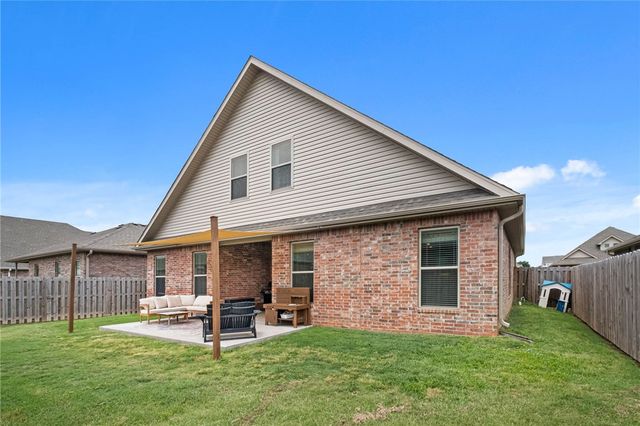 2131 Periwinkle Place, Centerton, AR 72719