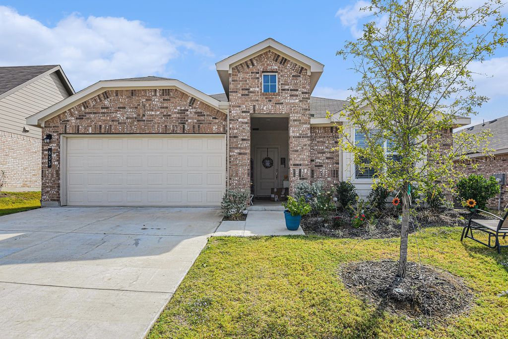 633 Trinity Park Trail, Alvarado, TX 76009