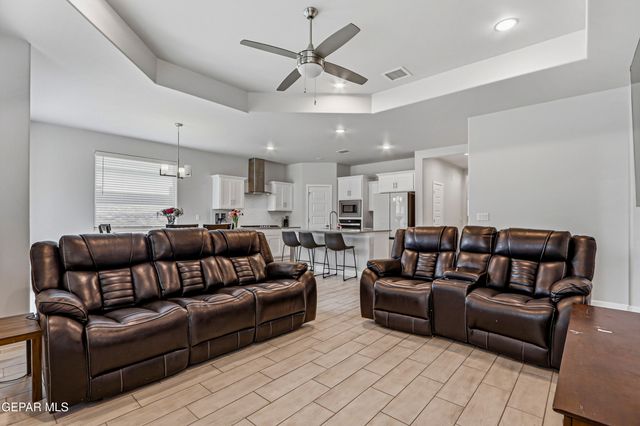 111 SARAH Trail, Sunland Park, NM 88008