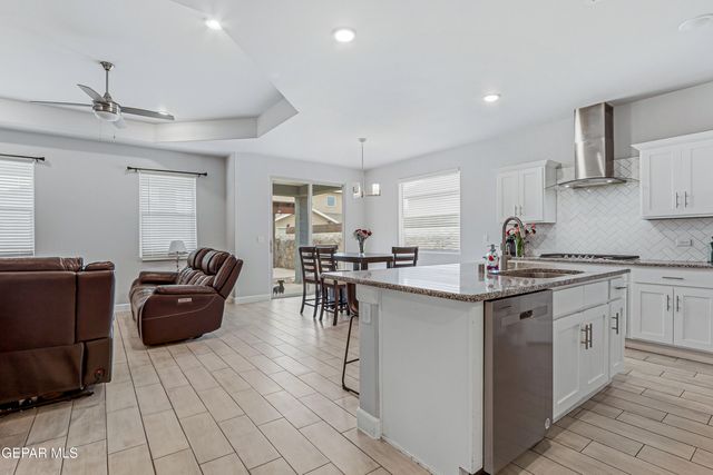 111 SARAH Trail, Sunland Park, NM 88008