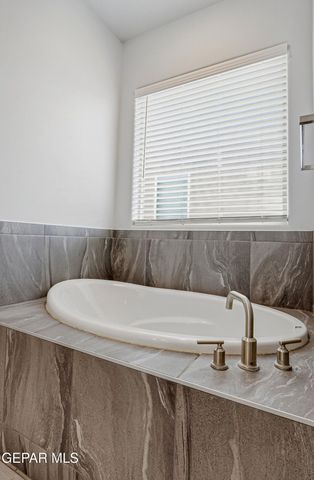 111 SARAH Trail, Sunland Park, NM 88008