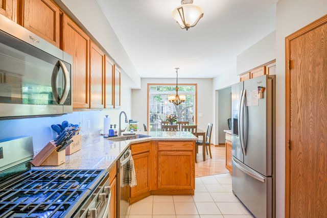 16017 W Iroquois Drive, Lockport, IL 60441