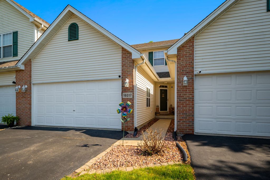 16017 W Iroquois Drive, Lockport, IL 60441