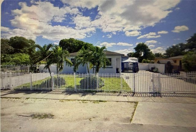 2376 NW 104th St, Miami, FL 33147