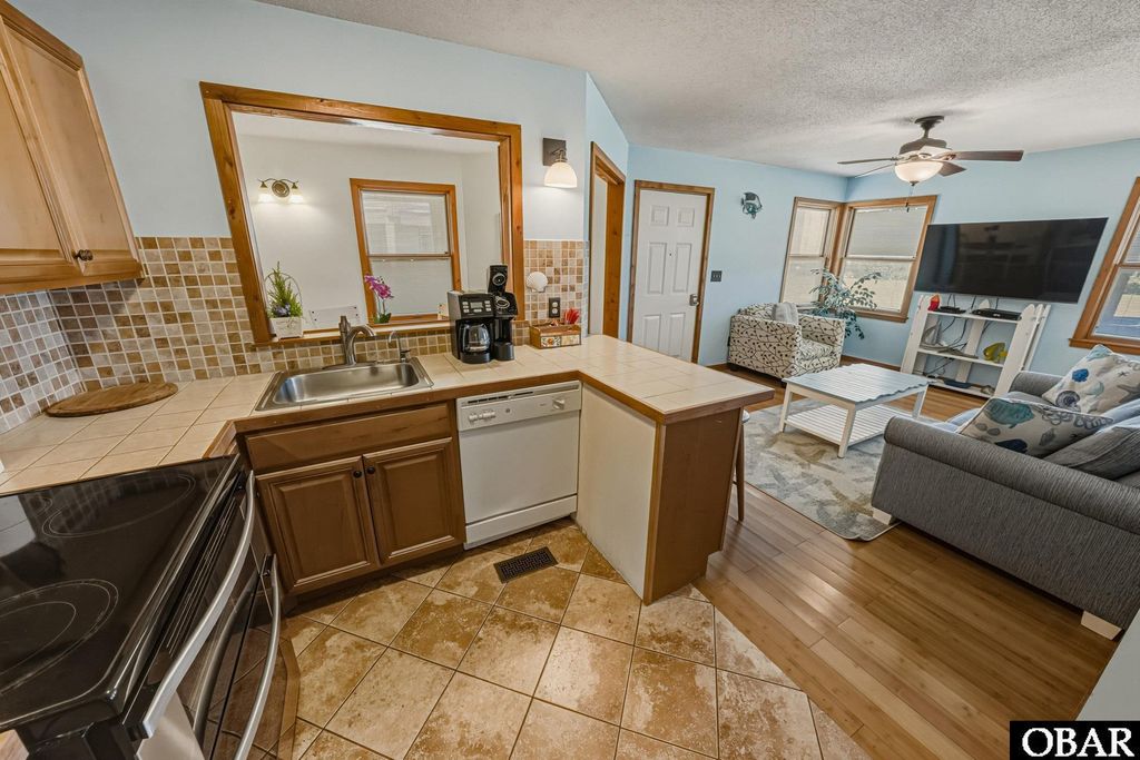 Image 12 of property listing at 2009 Wrightsville Boulevard, Kill Devil Hills, NC 27948