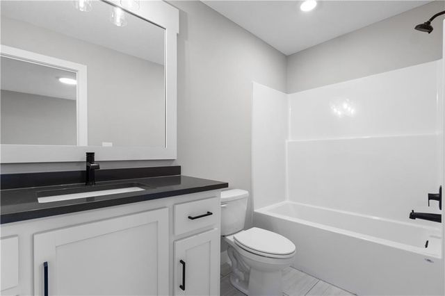 17218 S Heatherwood Street, Olathe, KS 66062