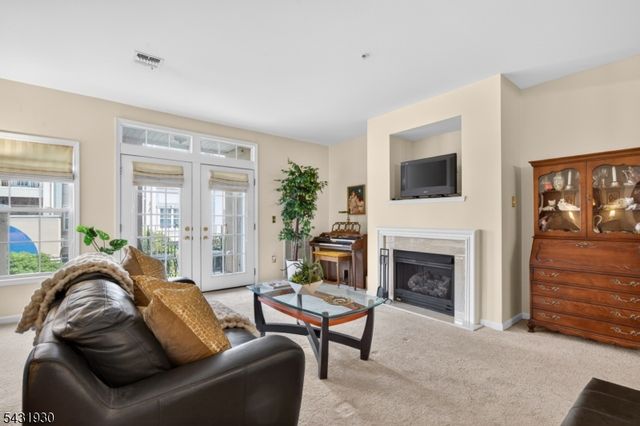 7101 Ravenscroft Rd, Clifton City, NJ 07013