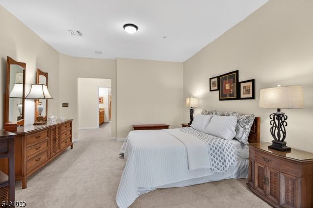 7101 Ravenscroft Rd, Clifton City, NJ 07013