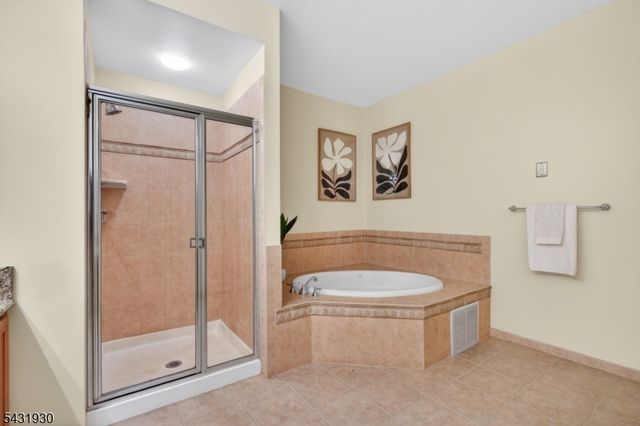 7101 Ravenscroft Rd, Clifton City, NJ 07013