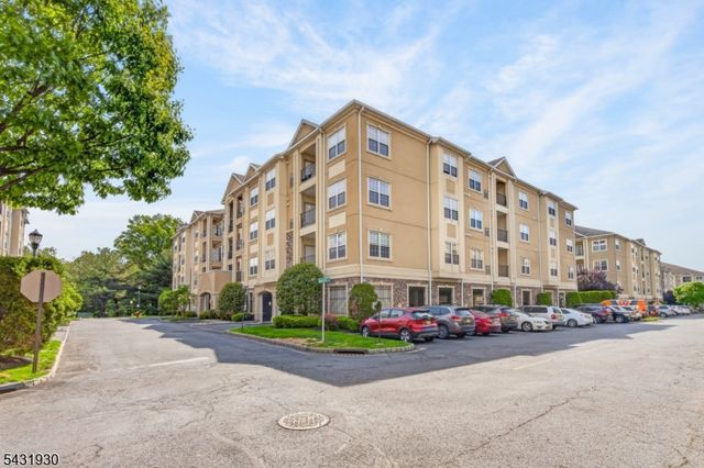 7101 Ravenscroft Rd, Clifton City, NJ 07013