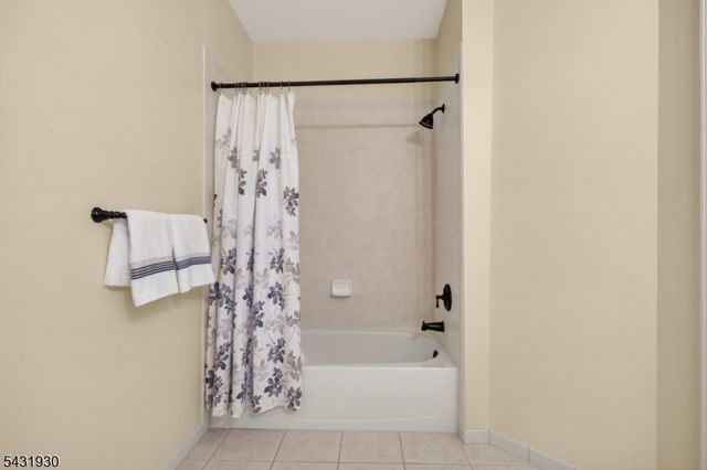 7101 Ravenscroft Rd, Clifton City, NJ 07013