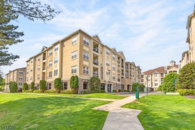 7101 Ravenscroft Rd, Clifton City, NJ 07013