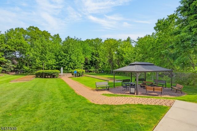 7101 Ravenscroft Rd, Clifton City, NJ 07013