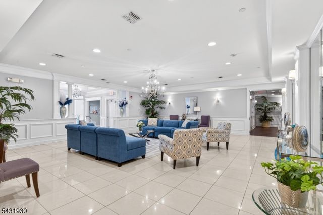 7101 Ravenscroft Rd, Clifton City, NJ 07013