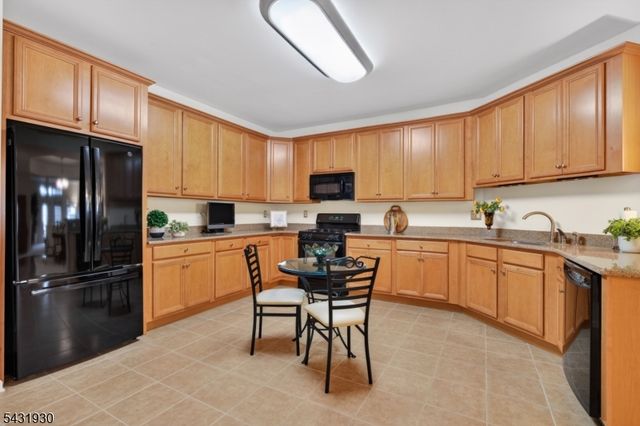 7101 Ravenscroft Rd, Clifton City, NJ 07013