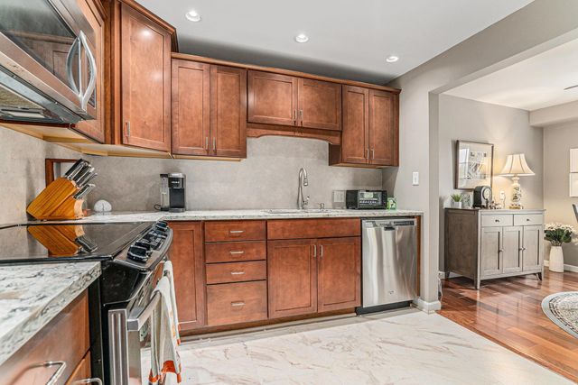 1077 Greenleaf Blvd Apt 214, Elkhart, IN 46514