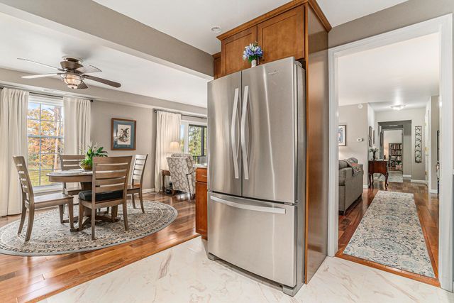 1077 Greenleaf Blvd Apt 214, Elkhart, IN 46514