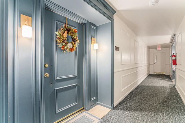 1077 Greenleaf Blvd Apt 214, Elkhart, IN 46514