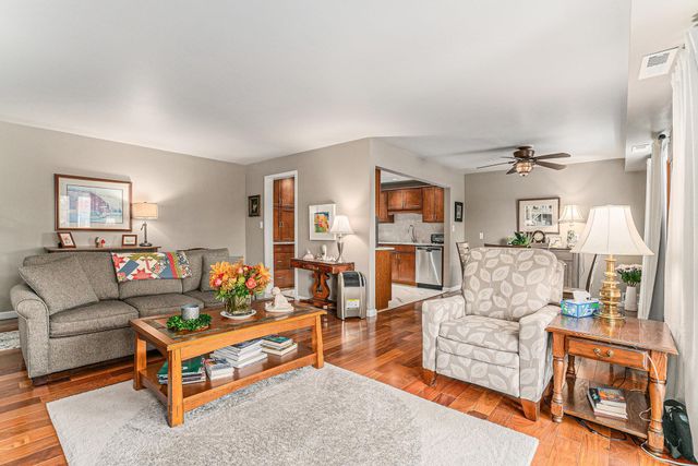 1077 Greenleaf Blvd Apt 214, Elkhart, IN 46514