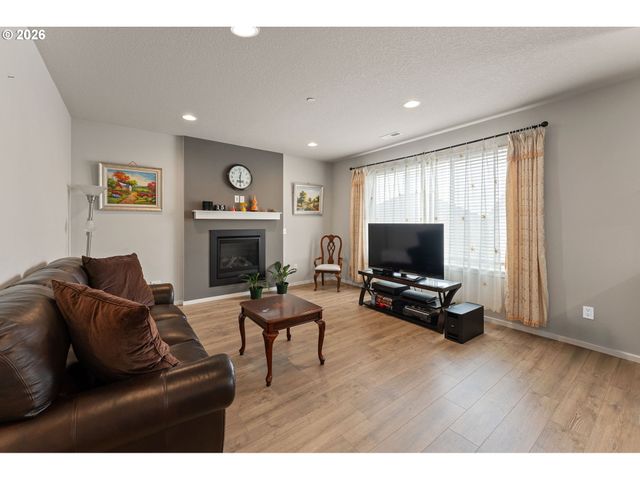 9465 N ALDER St, Camas, WA 98607