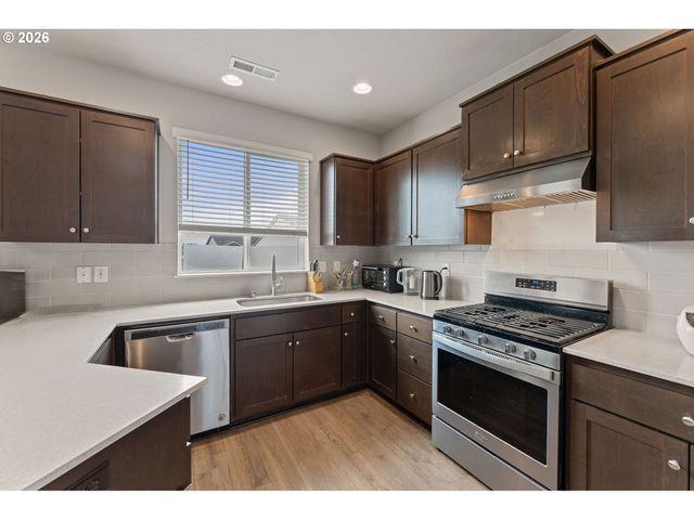 9465 N ALDER St, Camas, WA 98607