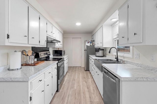 1540 E PLAZA DRIVE, Appleton, WI 54915