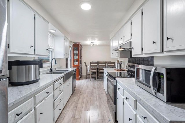 1540 E PLAZA DRIVE, Appleton, WI 54915